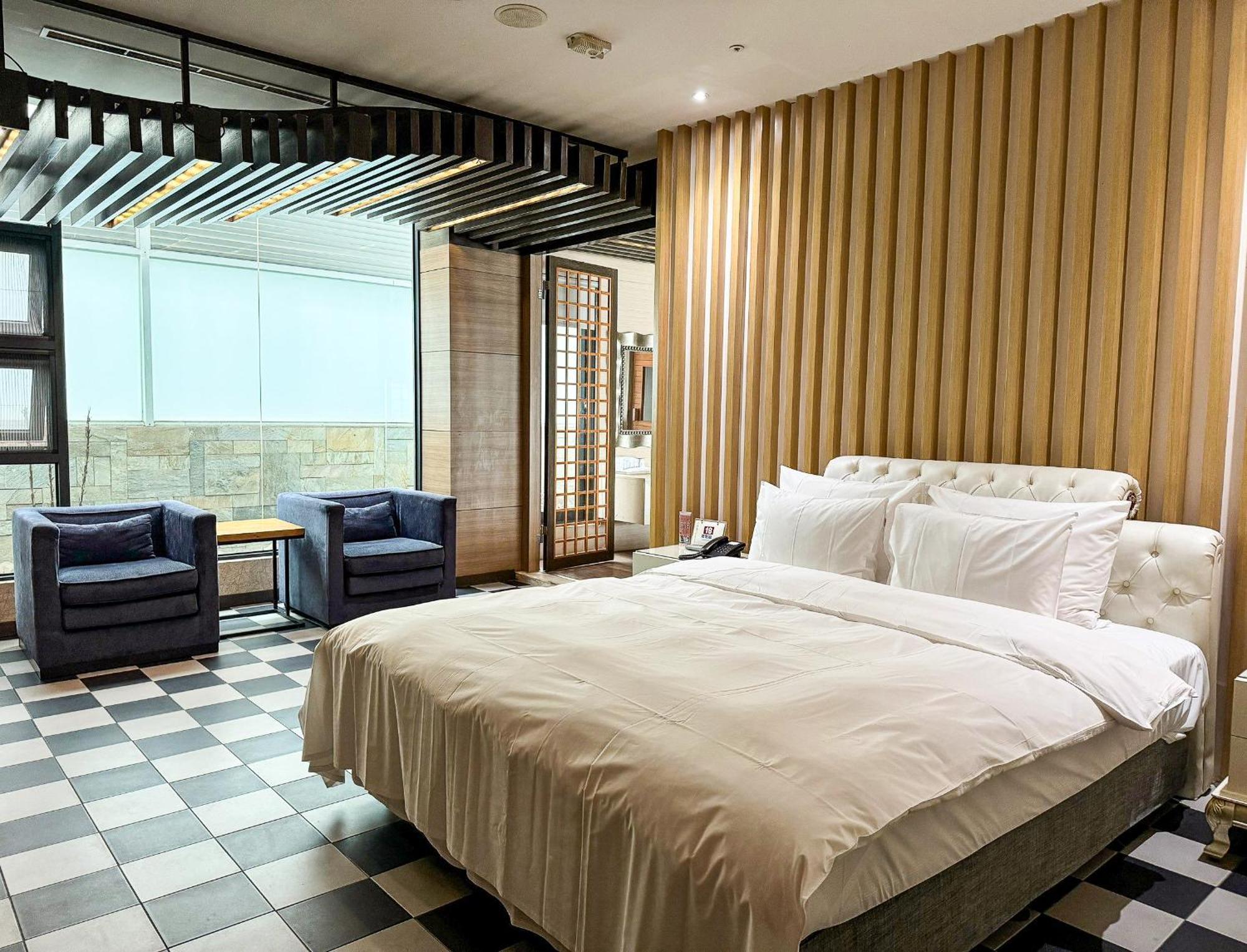 All-Ur Boutique Motel - Taichung Branch Ngoại thất bức ảnh