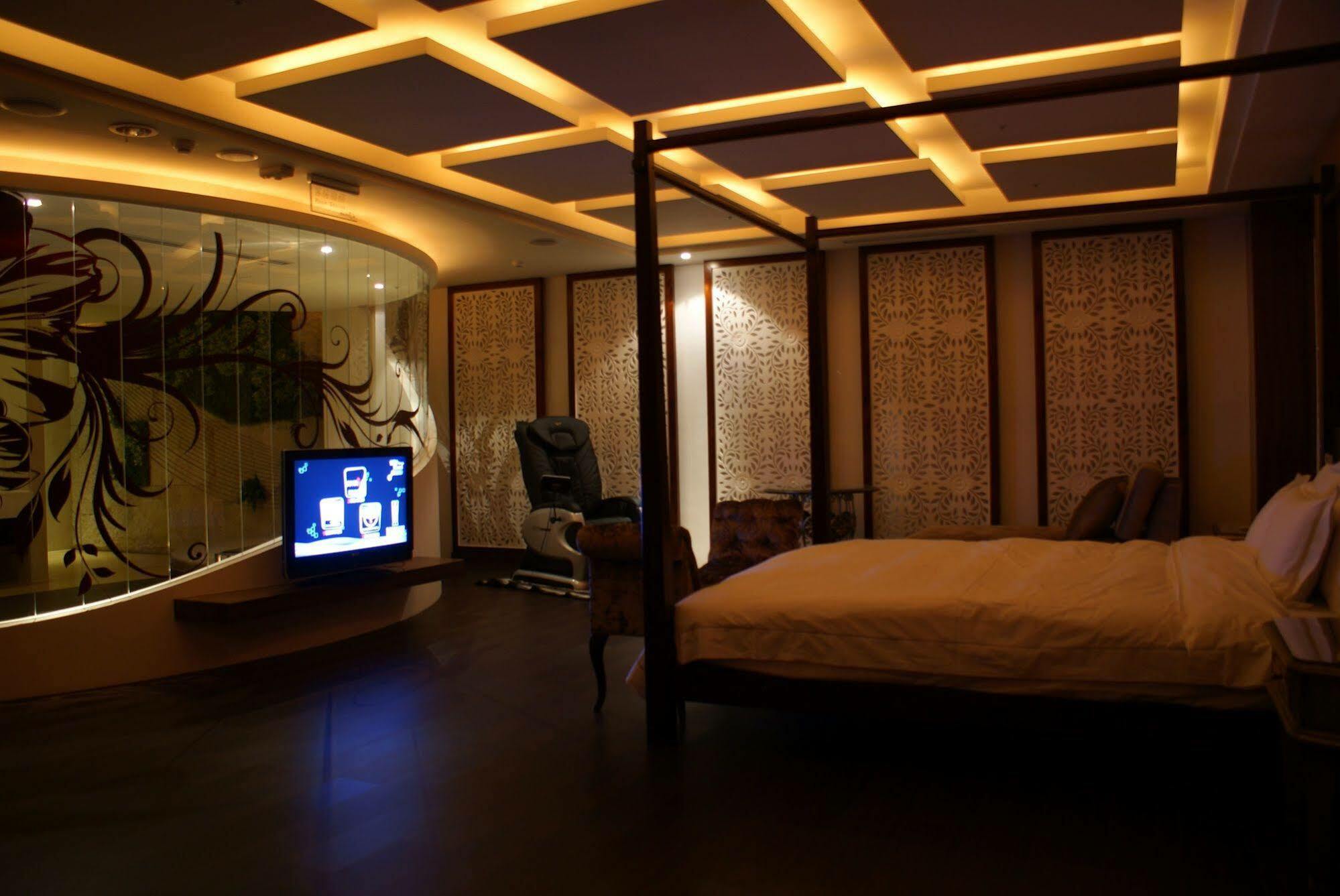 All-Ur Boutique Motel - Taichung Branch Ngoại thất bức ảnh