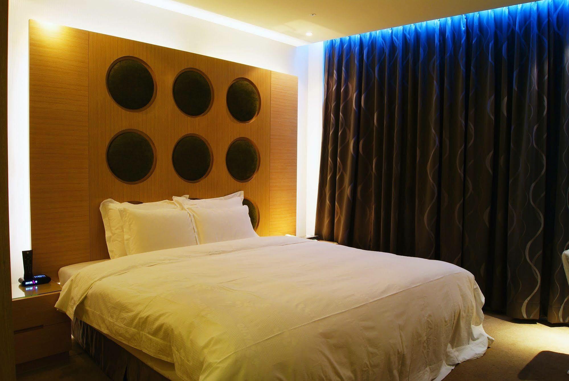 All-Ur Boutique Motel - Taichung Branch Ngoại thất bức ảnh
