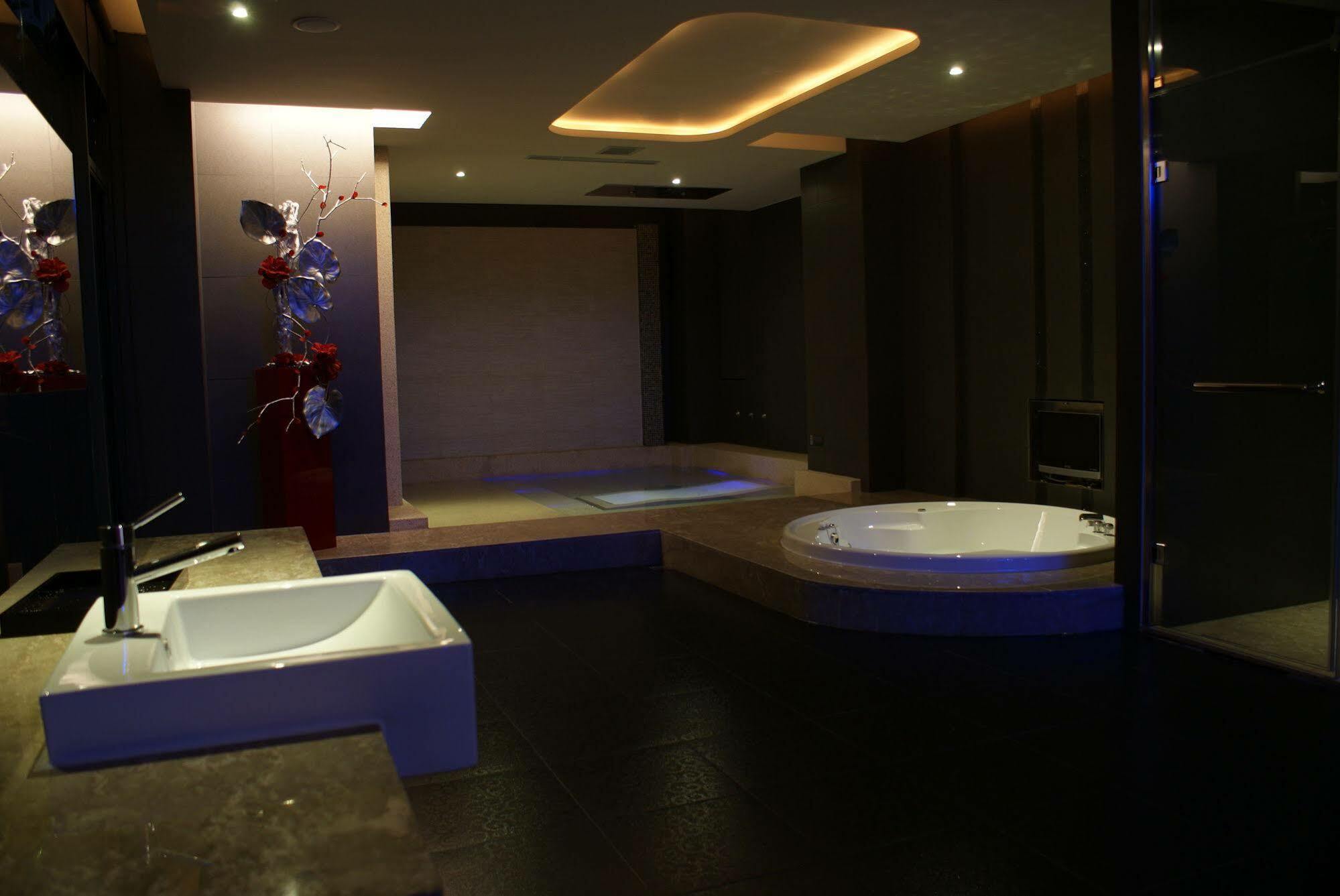 All-Ur Boutique Motel - Taichung Branch Ngoại thất bức ảnh