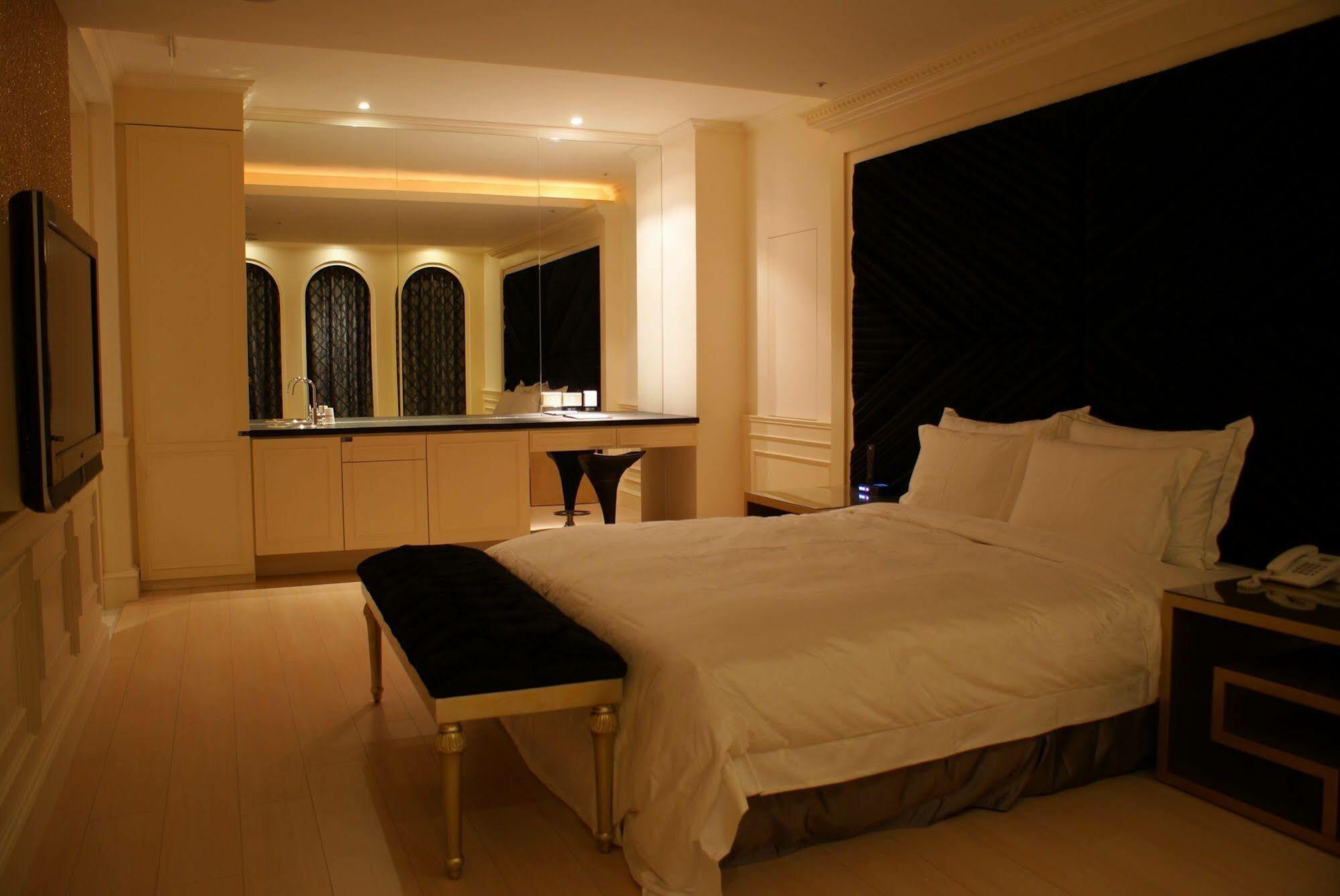 All-Ur Boutique Motel - Taichung Branch Ngoại thất bức ảnh