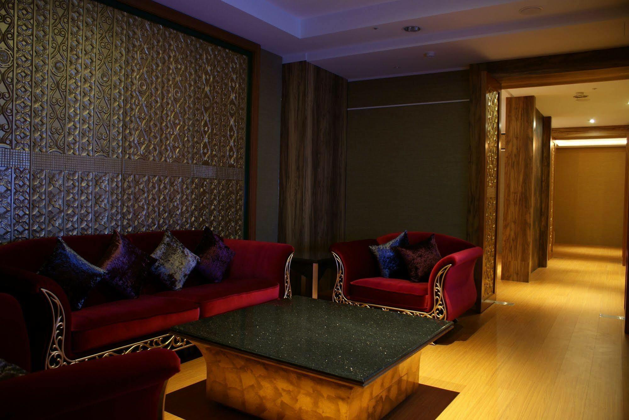 All-Ur Boutique Motel - Taichung Branch Ngoại thất bức ảnh