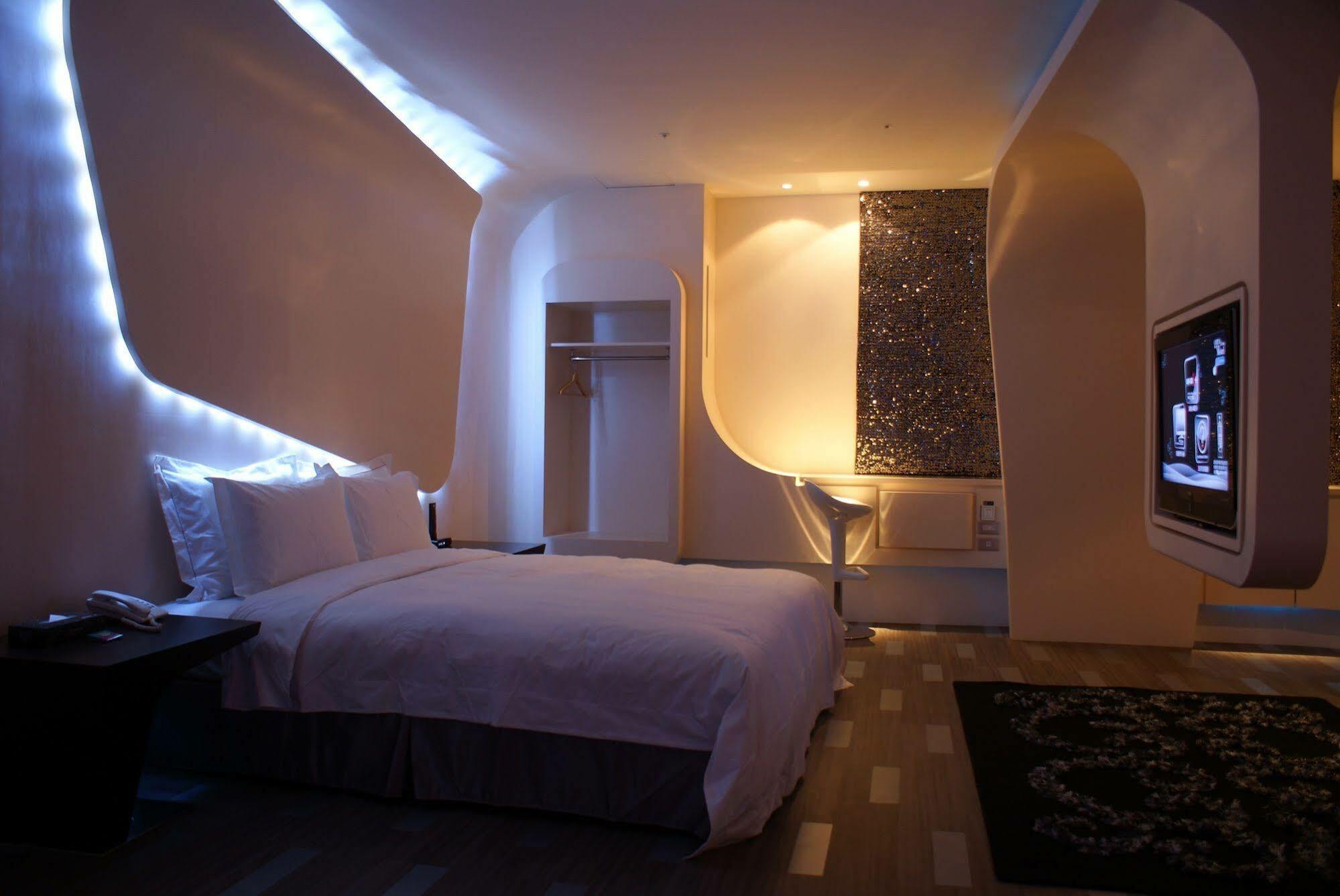 All-Ur Boutique Motel - Taichung Branch Ngoại thất bức ảnh